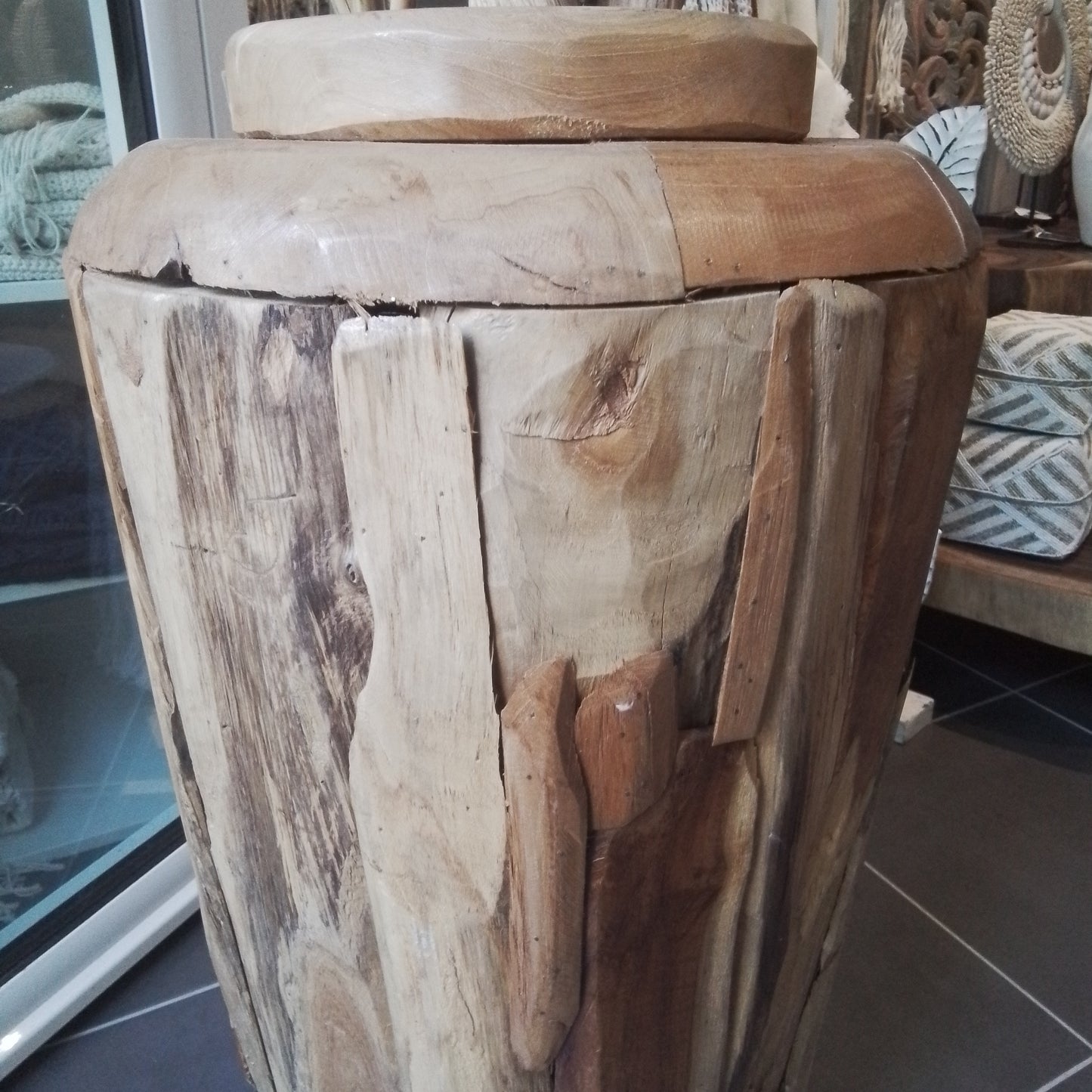 VASE EN TECK