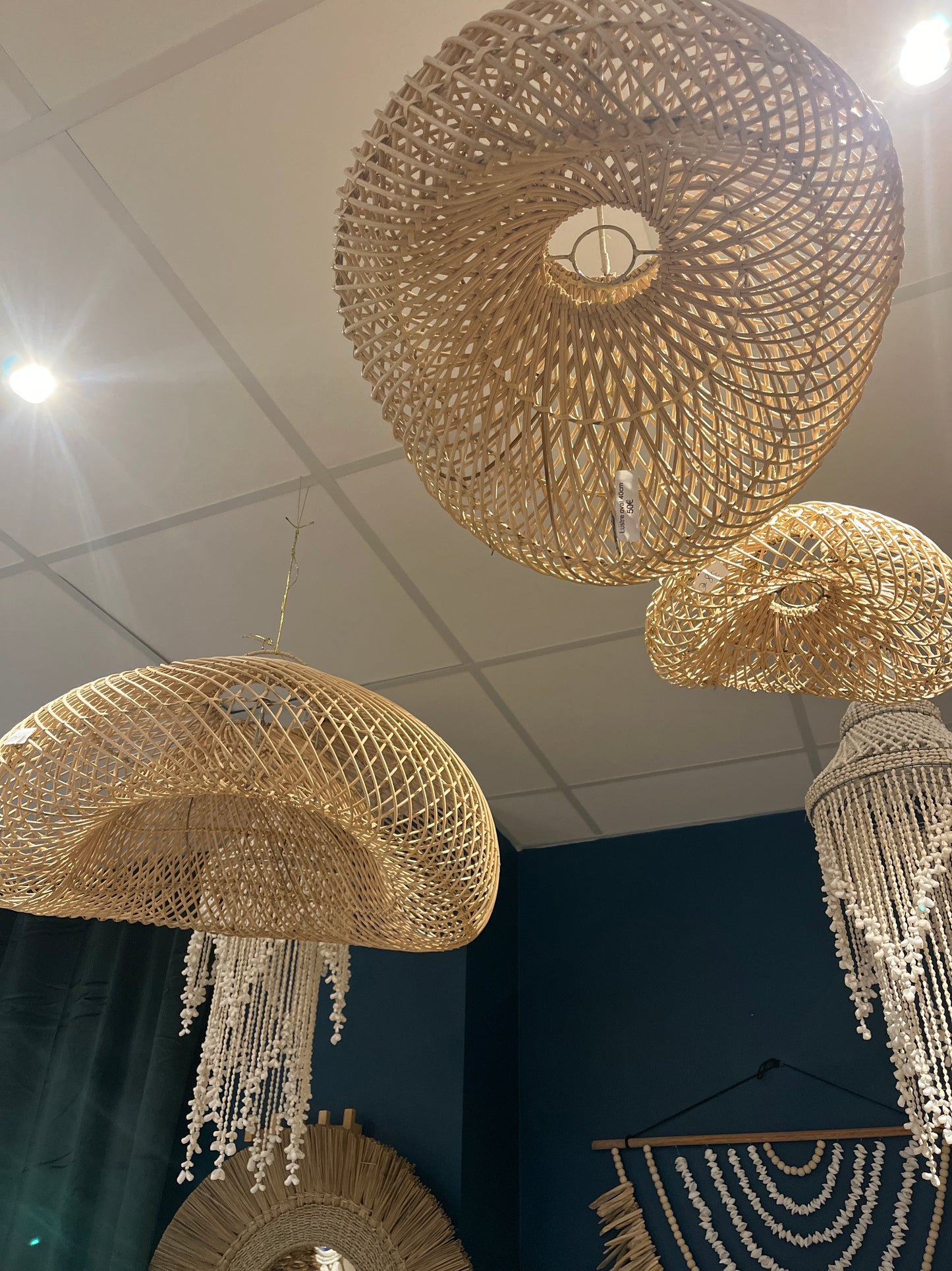 LUSTRE OVALE EN ROTIN