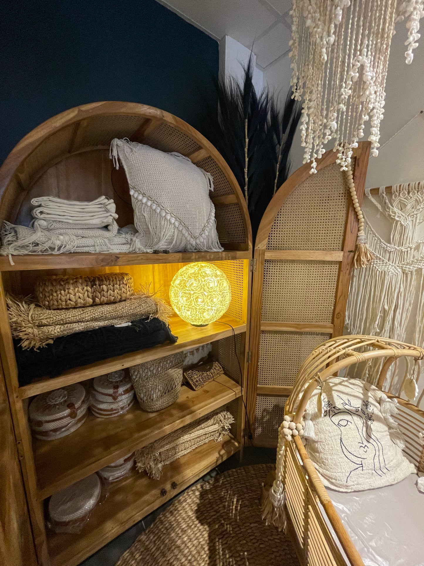 ARMOIRE EN CANNAGE