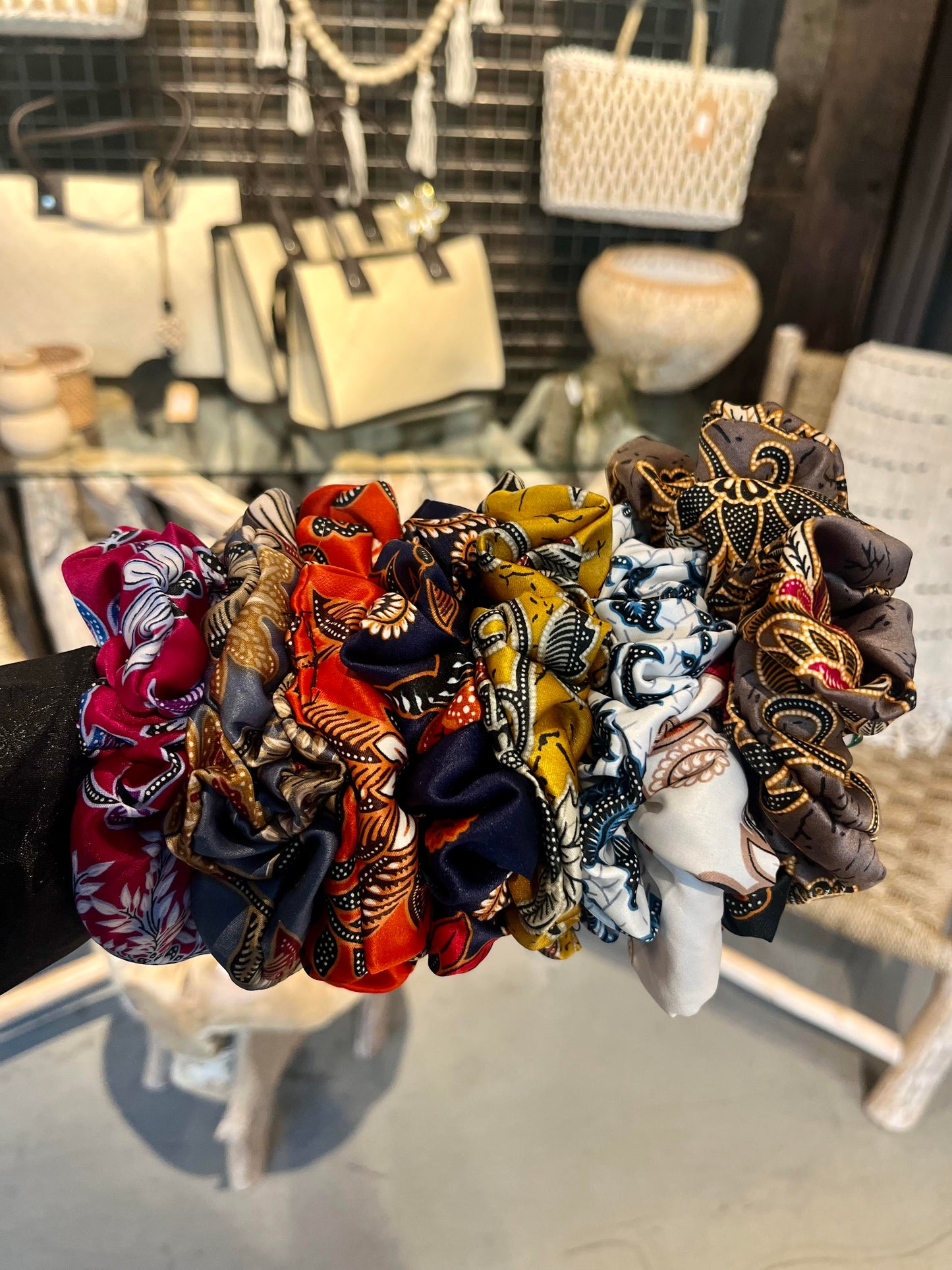Chouchou satin - couleurs vibrantes